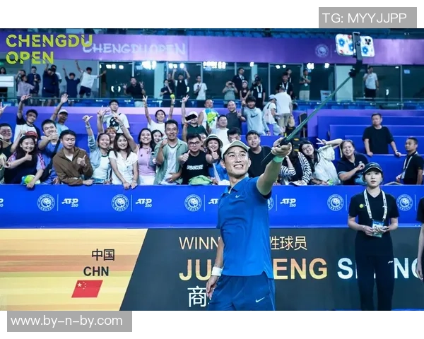 成都网球队的默契配合与战术分析探讨网球运动的团队精神与协作技巧 成都网球队的默契配合与战术分析探讨网球运动的团队精神与协作技巧