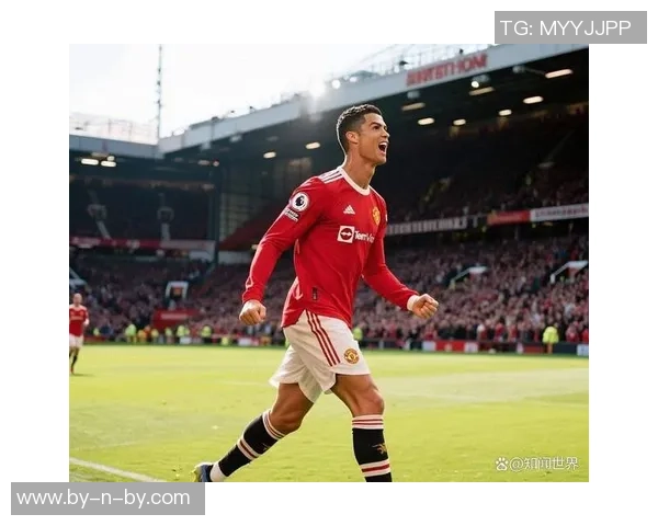 足球明星白色短袖背后的故事与他在赛场上的传奇表现 足球明星白色短袖背后的故事与他在赛场上的传奇表现